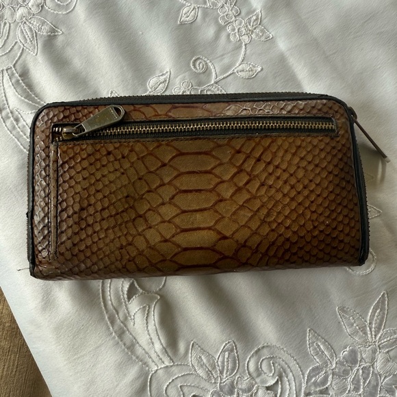 Brahman ladies preowned Cordelia wallet good condition 4 1/2 x 8” - Picture 10 of 14